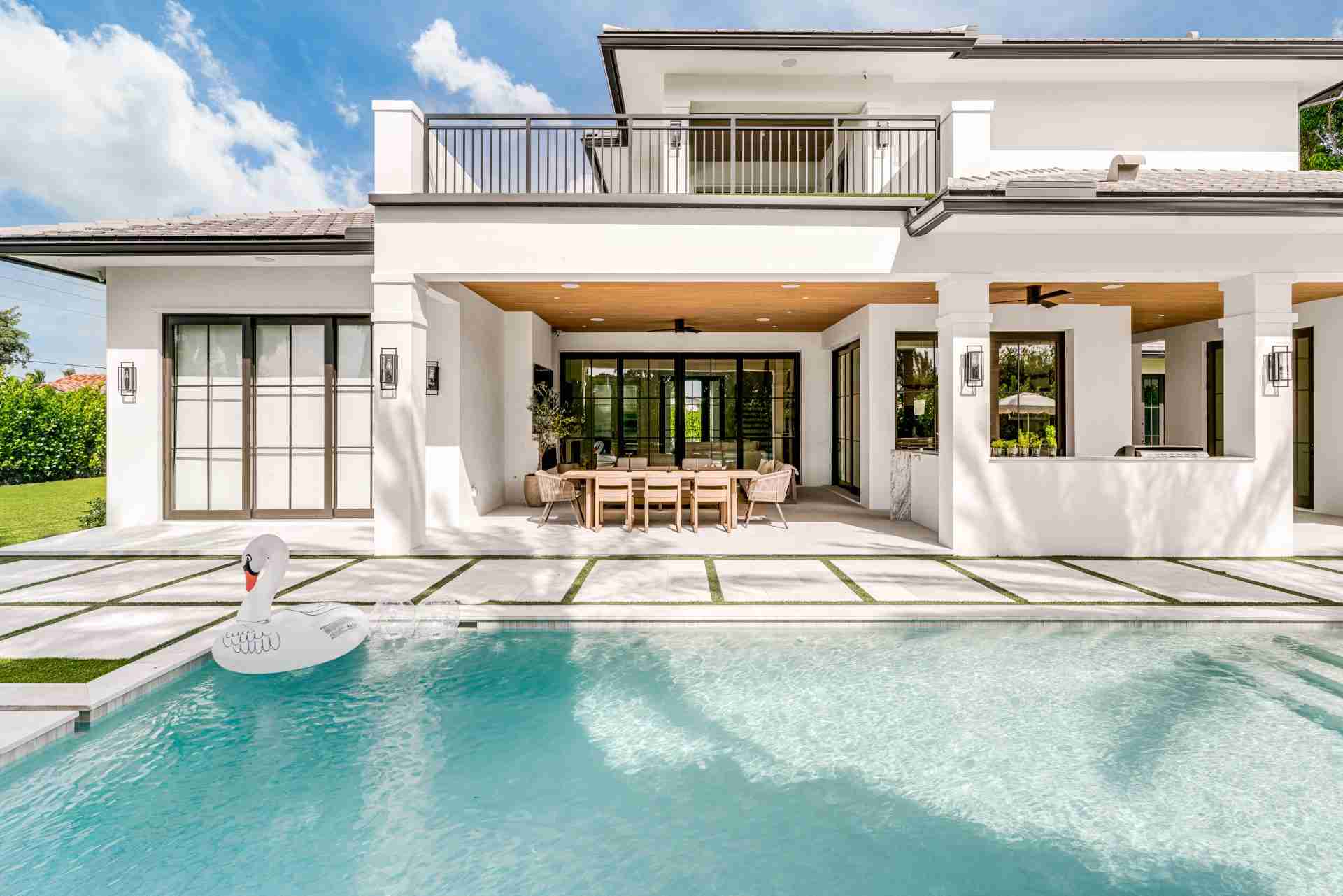 Our Guide to Outdoor Luxury Living Spaces — image 1