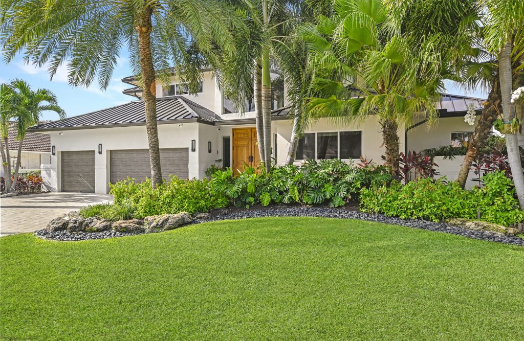 945 Iris Dr, Tropic Isle, Delray Beach — 5-bed, 4.5-bath custom waterfront home by Beachfront Builders (photo 3 of 23)