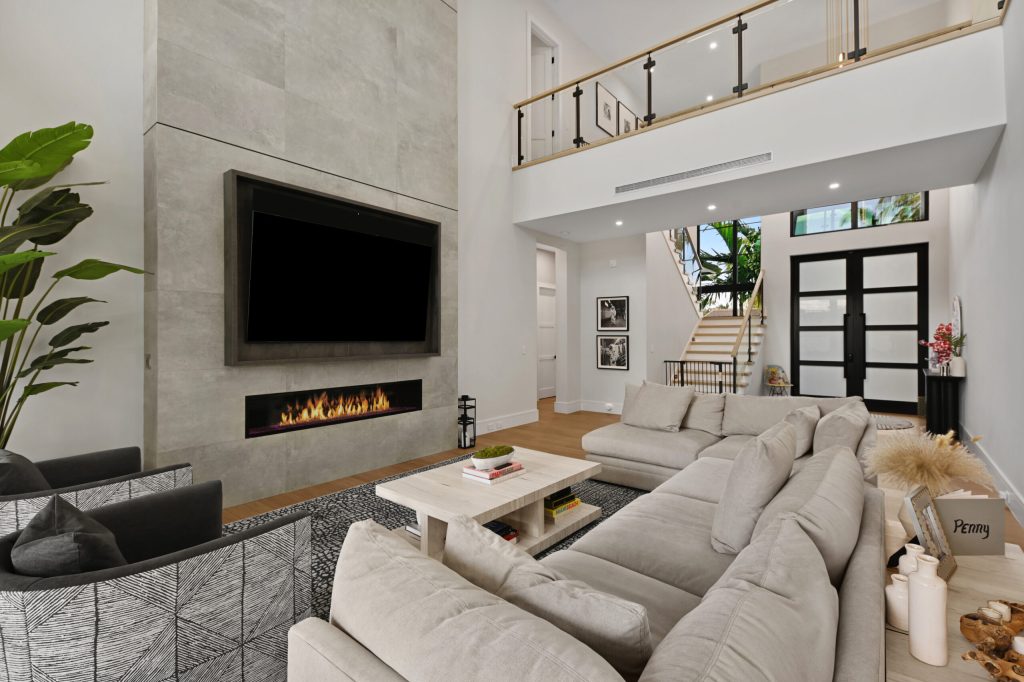Chapel Hill, Boynton Beach — 5-bed, 4.5-bath custom home by Beachfront Builders (photo 2 of 41)