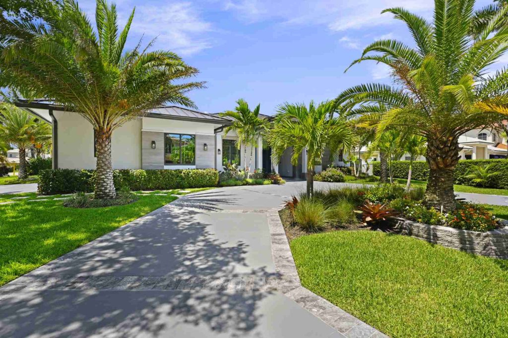 Beautiful Single Story Waterfront Home — 4-bed, 3.5-bath custom waterfront home by Beachfront Builders (photo 13 of 30)