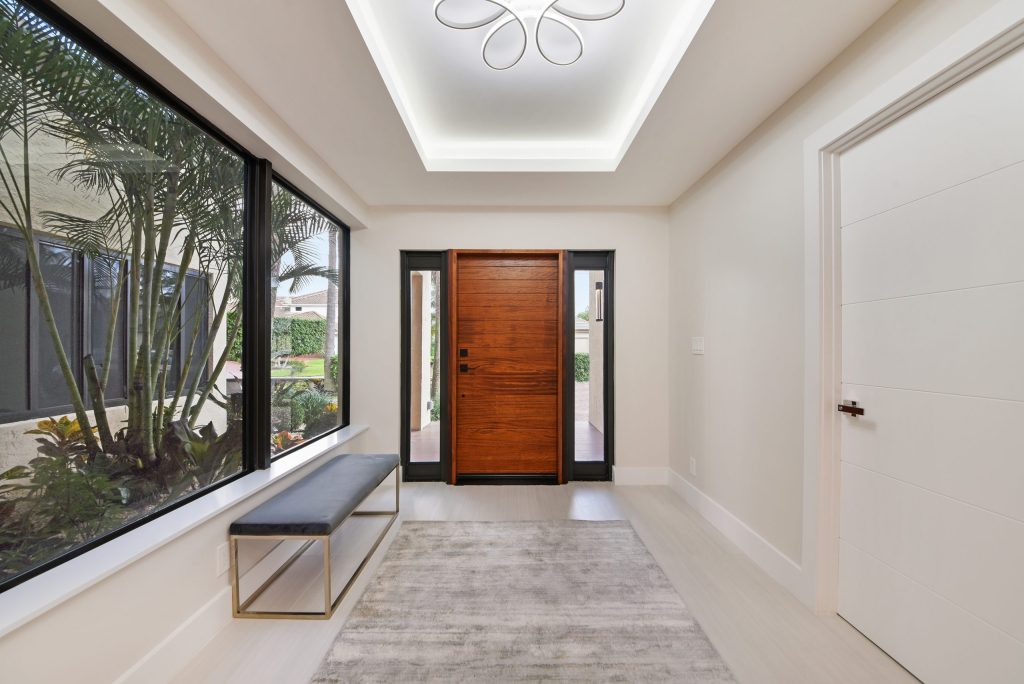 Del Haven, Delray Beach — 4-bed, 4.5-bath custom waterfront home by Beachfront Builders (photo 2 of 27)
