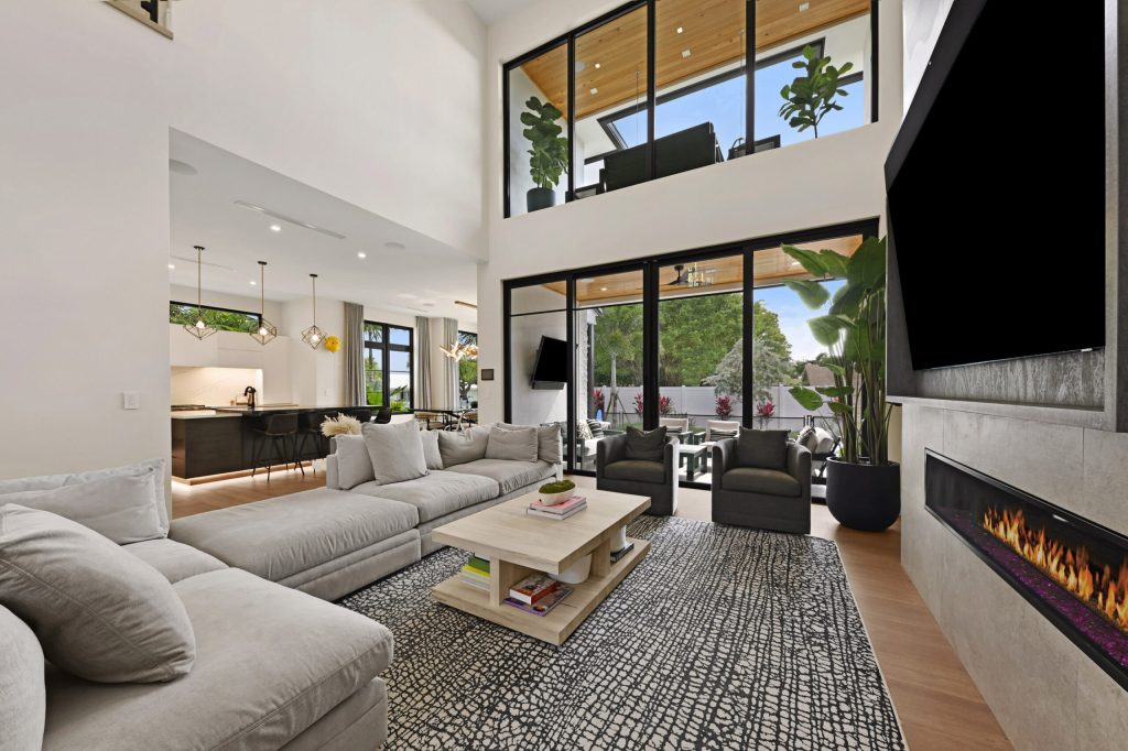 Chapel Hill, Boynton Beach — 5-bed, 4.5-bath custom home by Beachfront Builders (photo 4 of 41)
