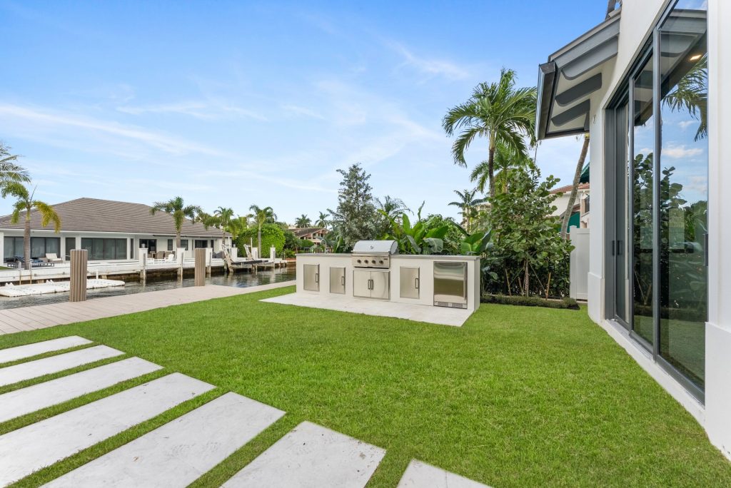 963 Dogwood Dr - Tropic Isle, Delray Beach — 6-bed, 6.5-bath custom waterfront home by Beachfront Builders (photo 30 of 40)