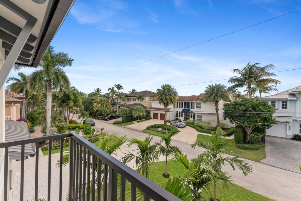 963 Dogwood Dr - Tropic Isle, Delray Beach — 6-bed, 6.5-bath custom waterfront home by Beachfront Builders (photo 16 of 40)