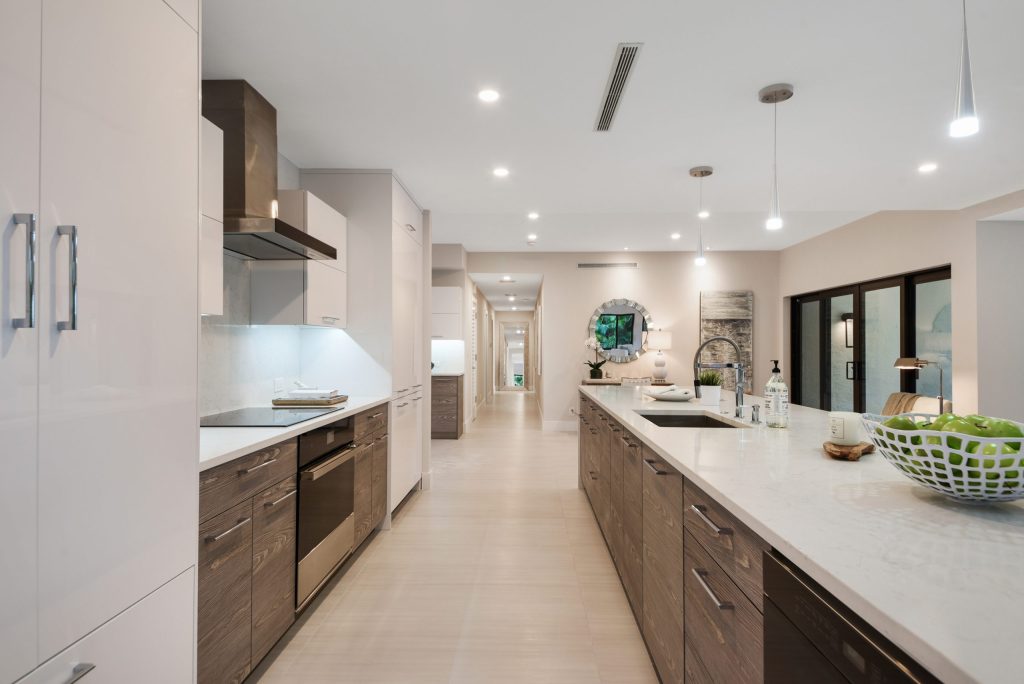 Del Haven, Delray Beach — 4-bed, 4.5-bath custom waterfront home by Beachfront Builders (photo 8 of 27)