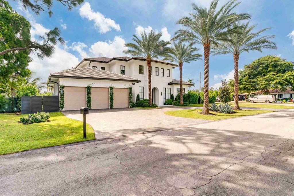 946 SW 37th Ct, Boynton Beach — 5-bed, 5.5-bath custom home by Beachfront Builders (photo 14 of 15)