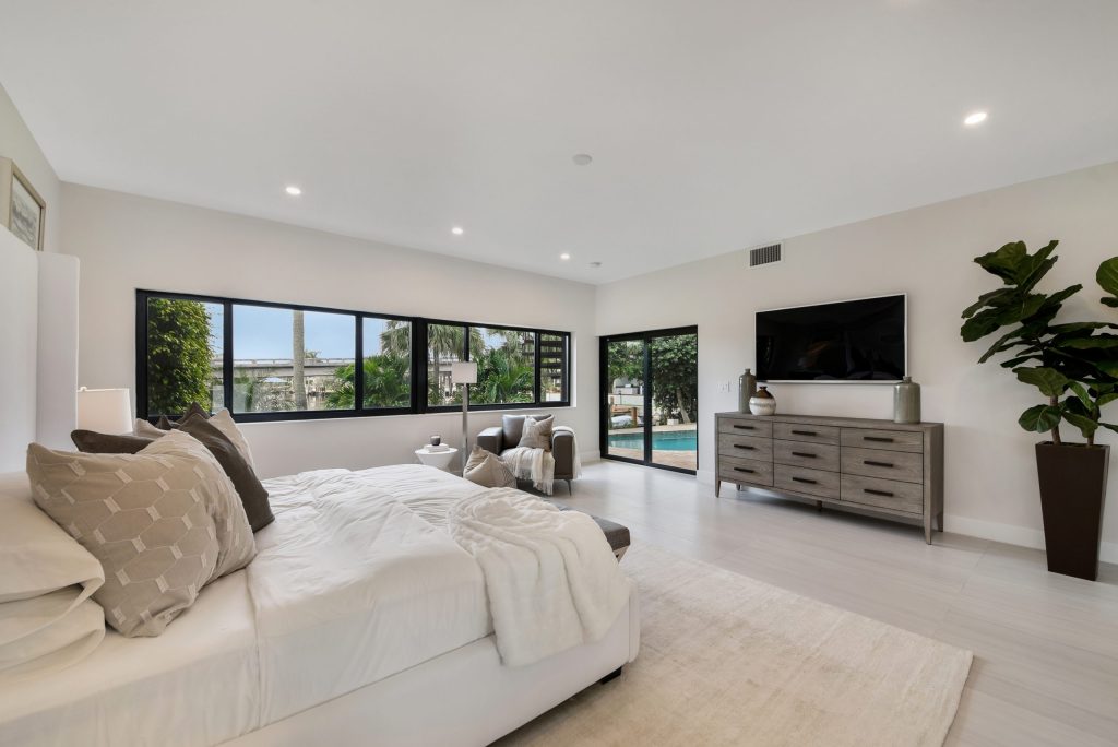 Del Haven, Delray Beach — 4-bed, 4.5-bath custom waterfront home by Beachfront Builders (photo 16 of 27)