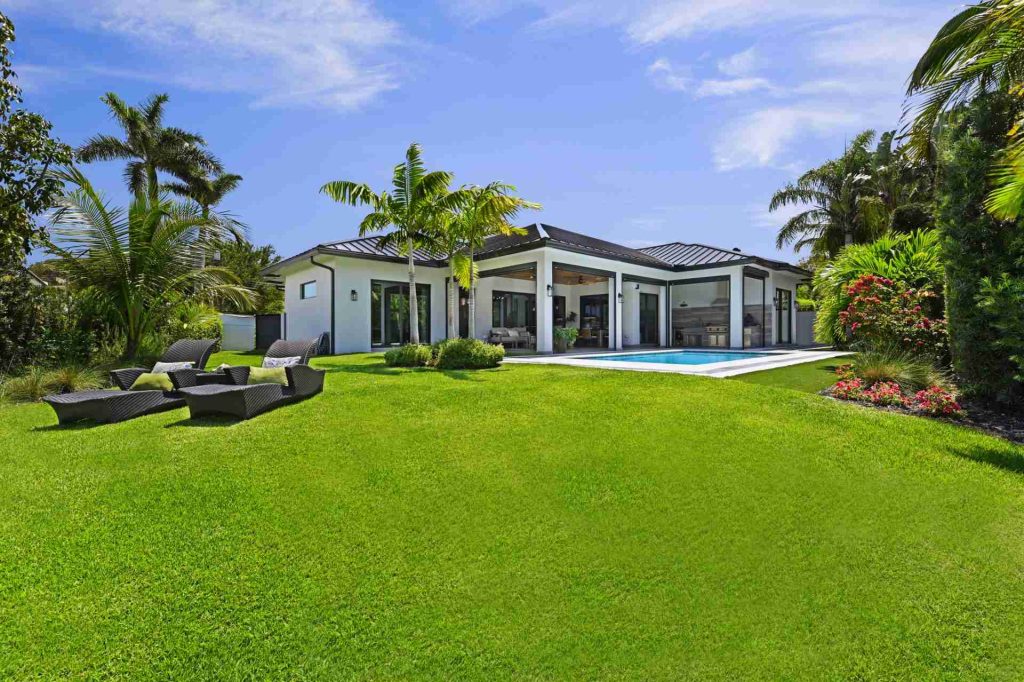 Beautiful Single Story Waterfront Home — 4-bed, 3.5-bath custom waterfront home by Beachfront Builders (photo 18 of 30)