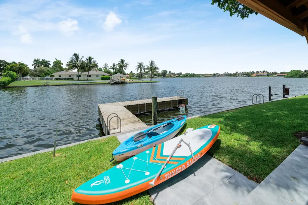 Waterfront Lake Ida Addition / Renovation, Delray Beach — 5-bed, 3-bath luxury waterfront renovation by Beachfront Builders (photo 13 of 40)