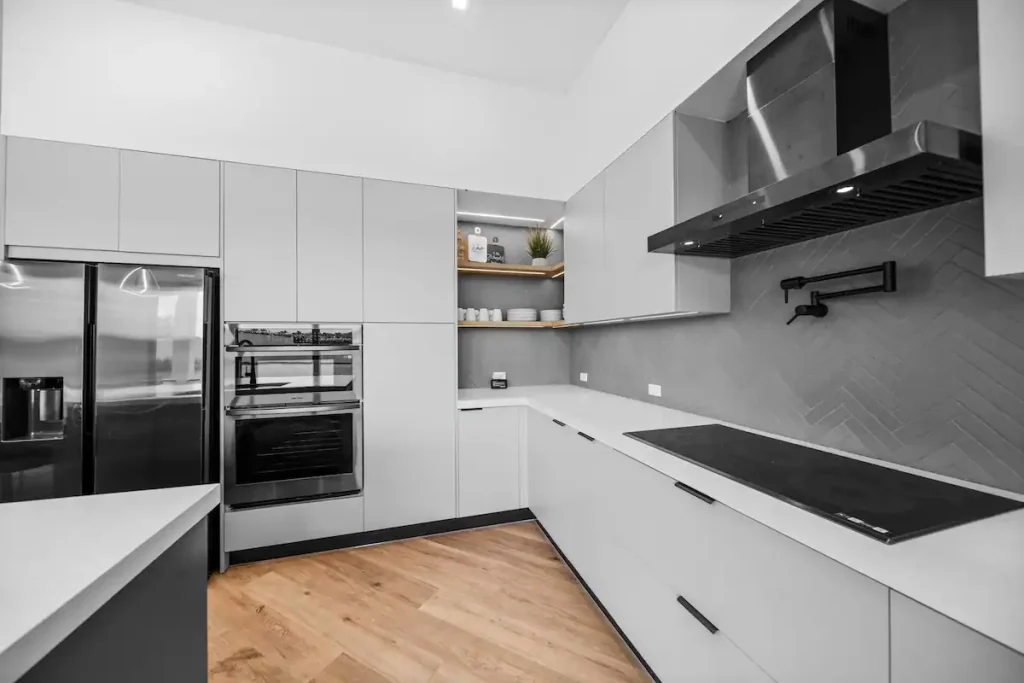 Waterfront Lake Ida Addition / Renovation, Delray Beach — 5-bed, 3-bath luxury waterfront renovation by Beachfront Builders (photo 36 of 40)