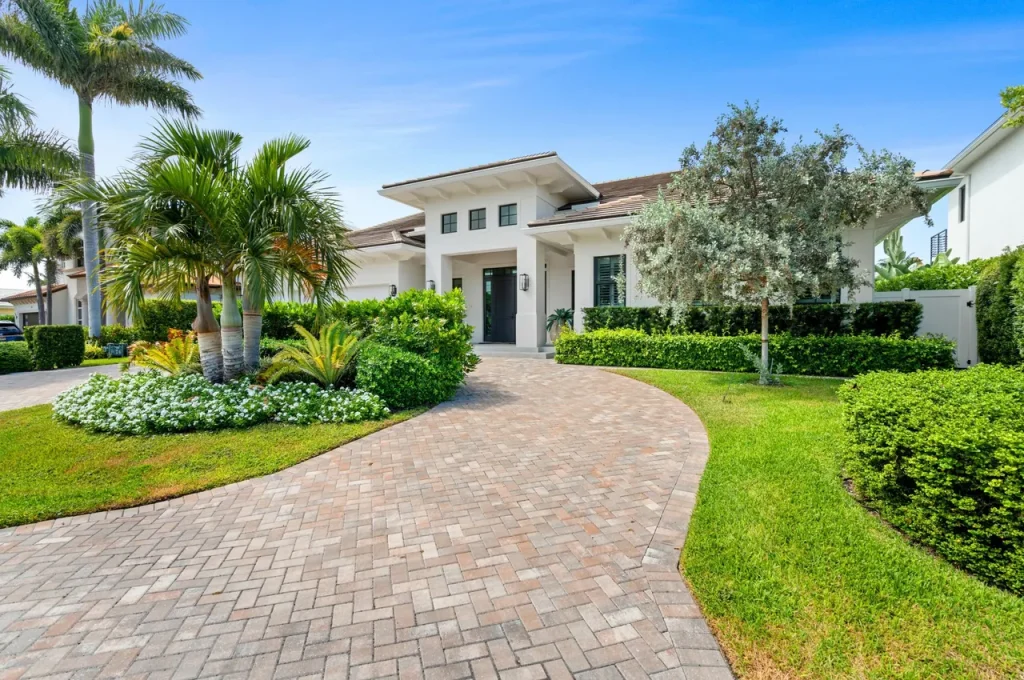 Allamanda Dr Tropic Isle, Delray Beach — 5-bed, 3.5-bath custom home by Beachfront Builders (photo 14 of 41)