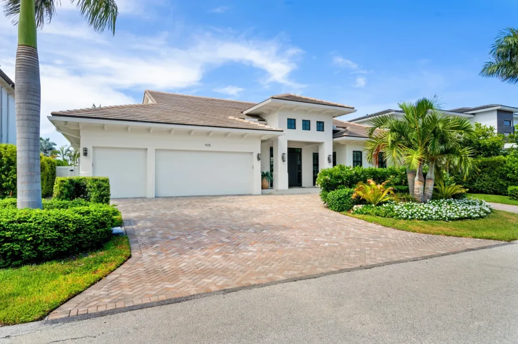 Allamanda Dr Tropic Isle, Delray Beach — 5-bed, 3.5-bath custom home by Beachfront Builders (photo 12 of 41)