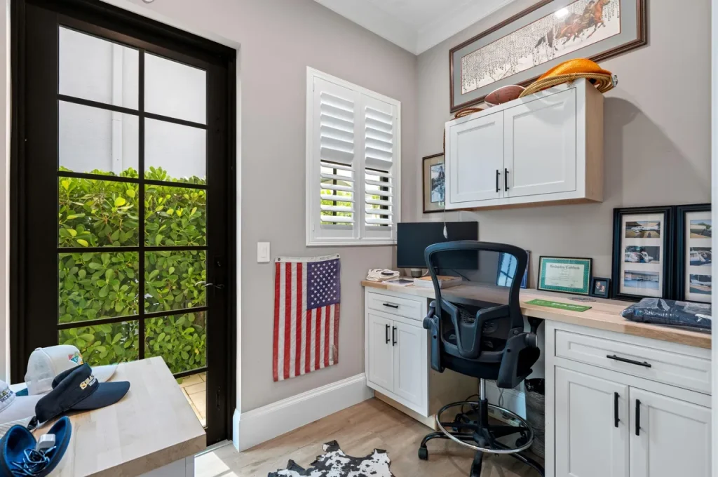 Allamanda Dr Tropic Isle, Delray Beach — 5-bed, 3.5-bath custom home by Beachfront Builders (photo 31 of 41)