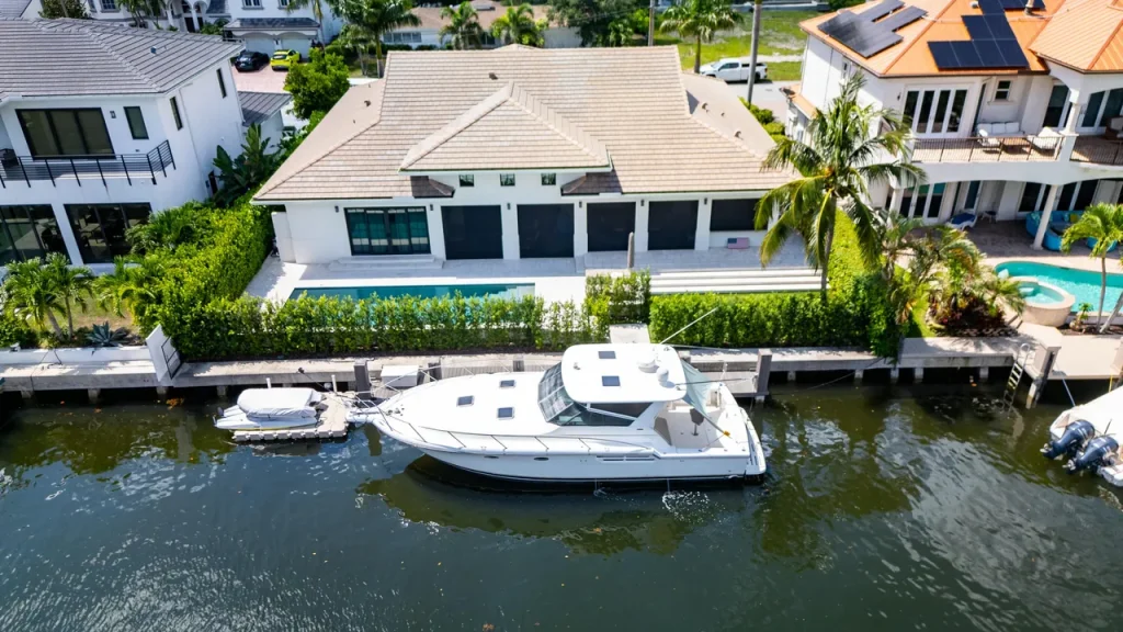 Allamanda Dr Tropic Isle, Delray Beach — 5-bed, 3.5-bath custom home by Beachfront Builders (photo 11 of 41)
