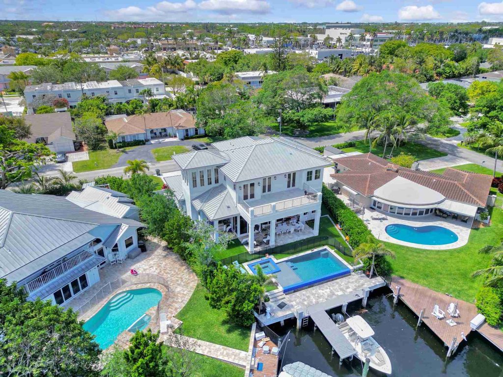 Spanish Tr, Delray Beach — 4-bed, 3.5-bath custom waterfront home by Beachfront Builders (photo 4 of 9)