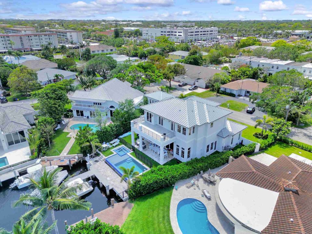 Spanish Tr, Delray Beach — 4-bed, 3.5-bath custom waterfront home by Beachfront Builders (photo 5 of 9)