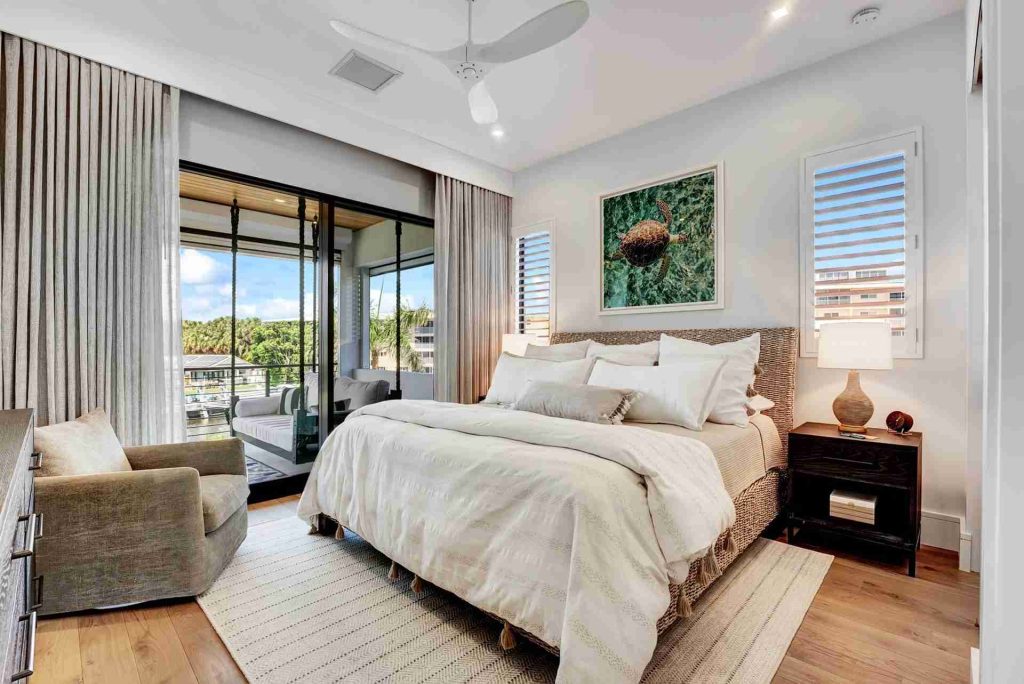Unveiling the Luxury Waterfront Gem of Boca Raton — 4-bed, 4.5-bath custom waterfront home by Beachfront Builders (photo 17 of 41)