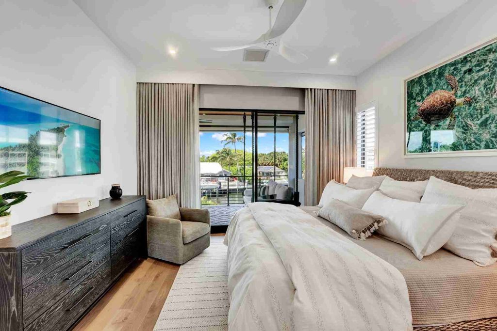 Unveiling the Luxury Waterfront Gem of Boca Raton — 4-bed, 4.5-bath custom waterfront home by Beachfront Builders (photo 18 of 41)