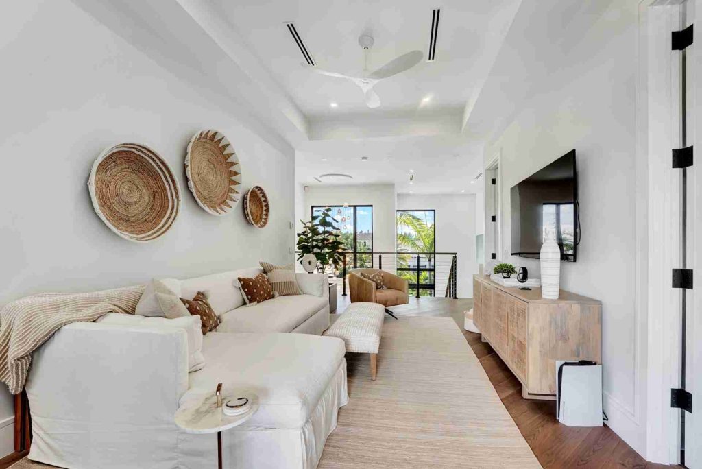 Unveiling the Luxury Waterfront Gem of Boca Raton — 4-bed, 4.5-bath custom waterfront home by Beachfront Builders (photo 20 of 41)
