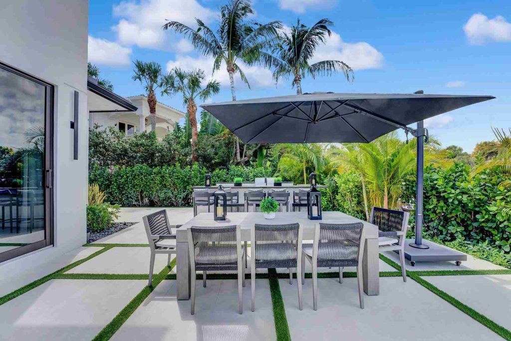 Unveiling the Luxury Waterfront Gem of Boca Raton — 4-bed, 4.5-bath custom waterfront home by Beachfront Builders (photo 34 of 41)
