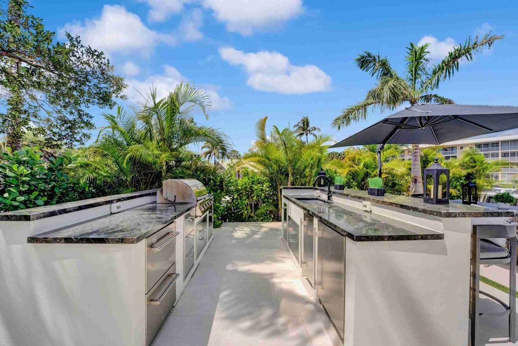 Unveiling the Luxury Waterfront Gem of Boca Raton — 4-bed, 4.5-bath custom waterfront home by Beachfront Builders (photo 35 of 41)