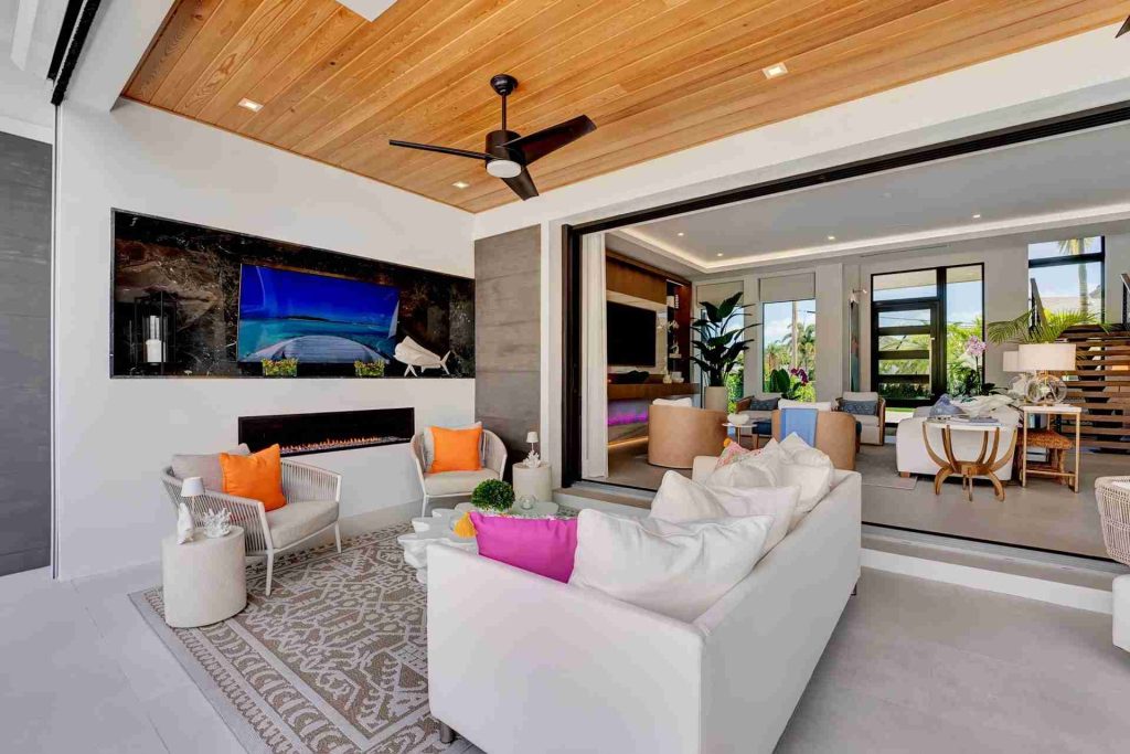 Unveiling the Luxury Waterfront Gem of Boca Raton — 4-bed, 4.5-bath custom waterfront home by Beachfront Builders (photo 40 of 41)