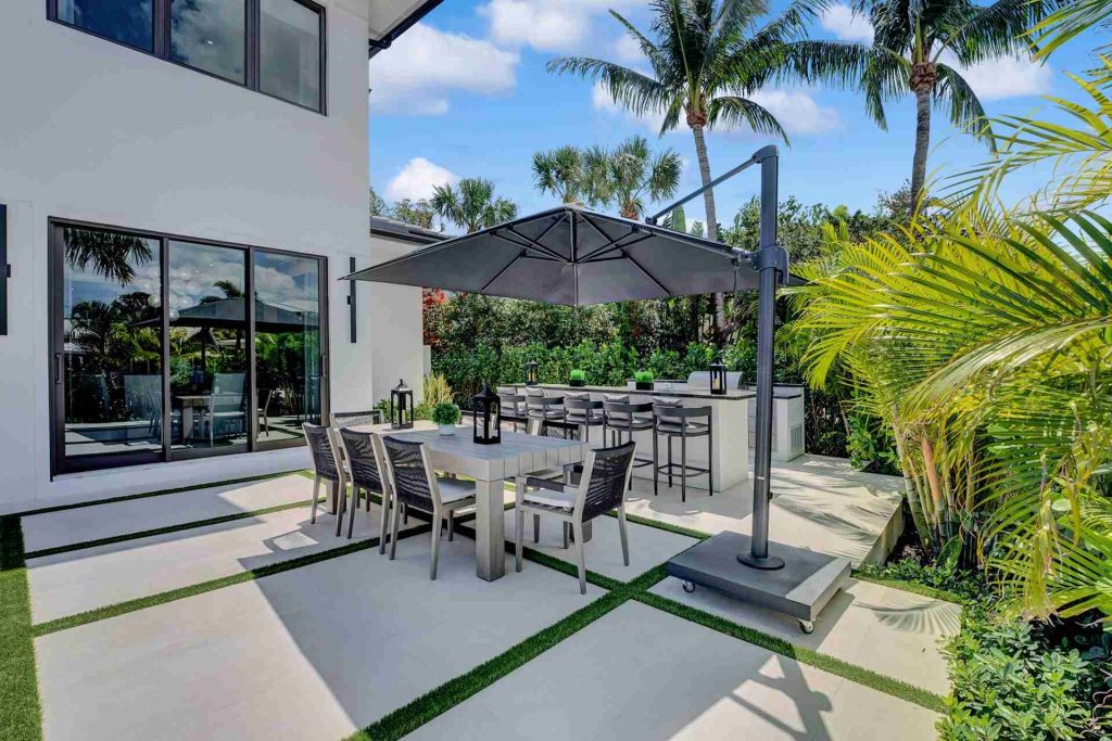 Unveiling the Luxury Waterfront Gem of Boca Raton — 4-bed, 4.5-bath custom waterfront home by Beachfront Builders (photo 5 of 41)