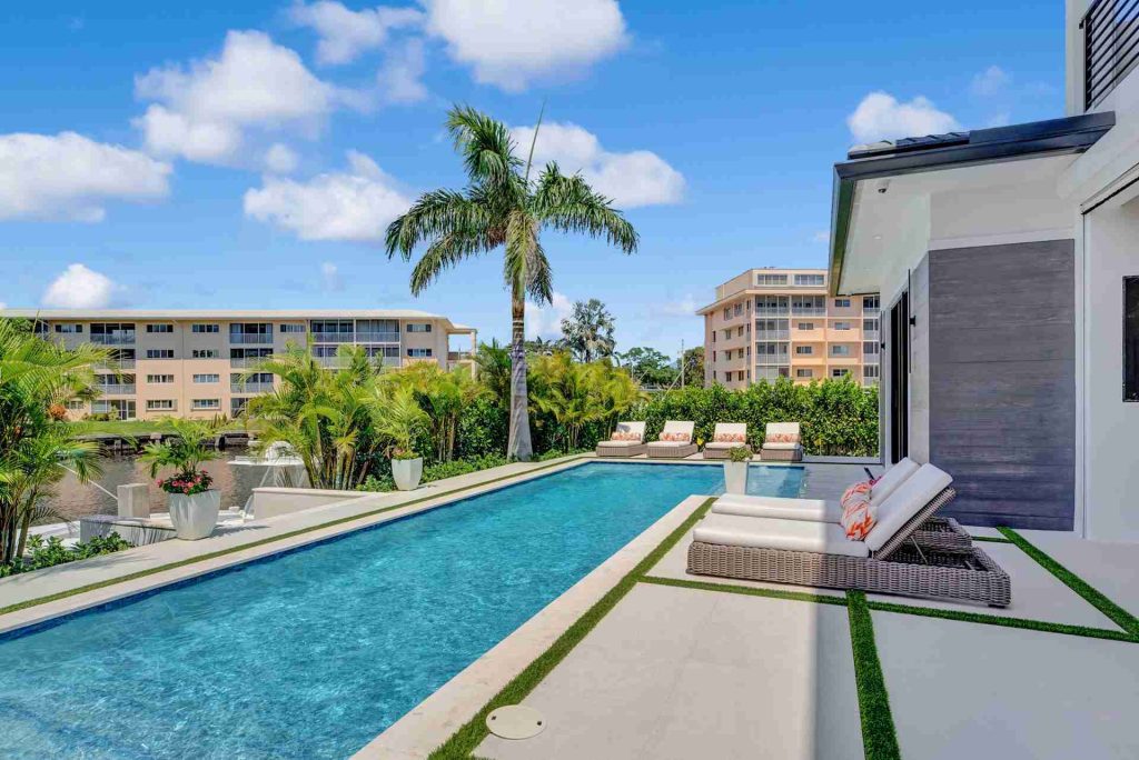 Unveiling the Luxury Waterfront Gem of Boca Raton — 4-bed, 4.5-bath custom waterfront home by Beachfront Builders (photo 8 of 41)
