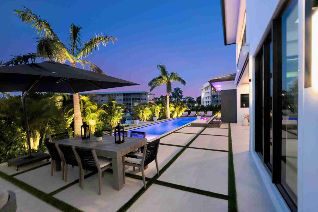 Unveiling the Luxury Waterfront Gem of Boca Raton — 4-bed, 4.5-bath custom waterfront home by Beachfront Builders (photo 10 of 41)