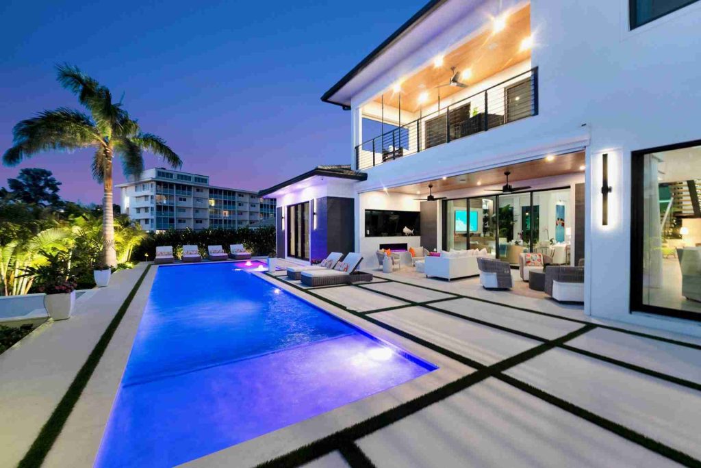 Unveiling the Luxury Waterfront Gem of Boca Raton — 4-bed, 4.5-bath custom waterfront home by Beachfront Builders (photo 11 of 41)