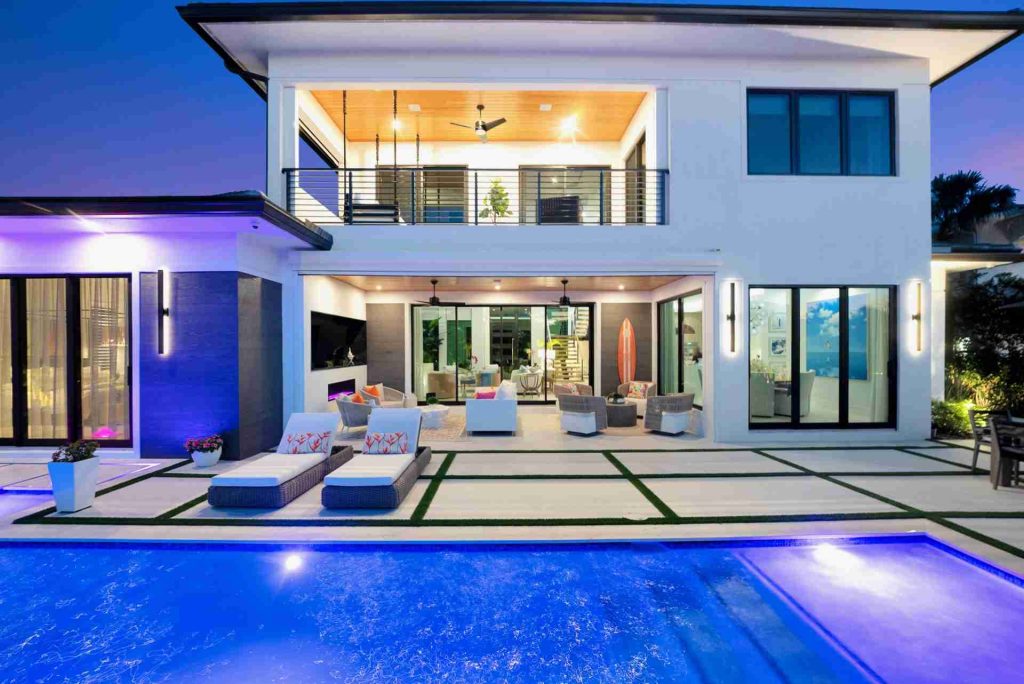 Unveiling the Luxury Waterfront Gem of Boca Raton — 4-bed, 4.5-bath custom waterfront home by Beachfront Builders (photo 12 of 41)