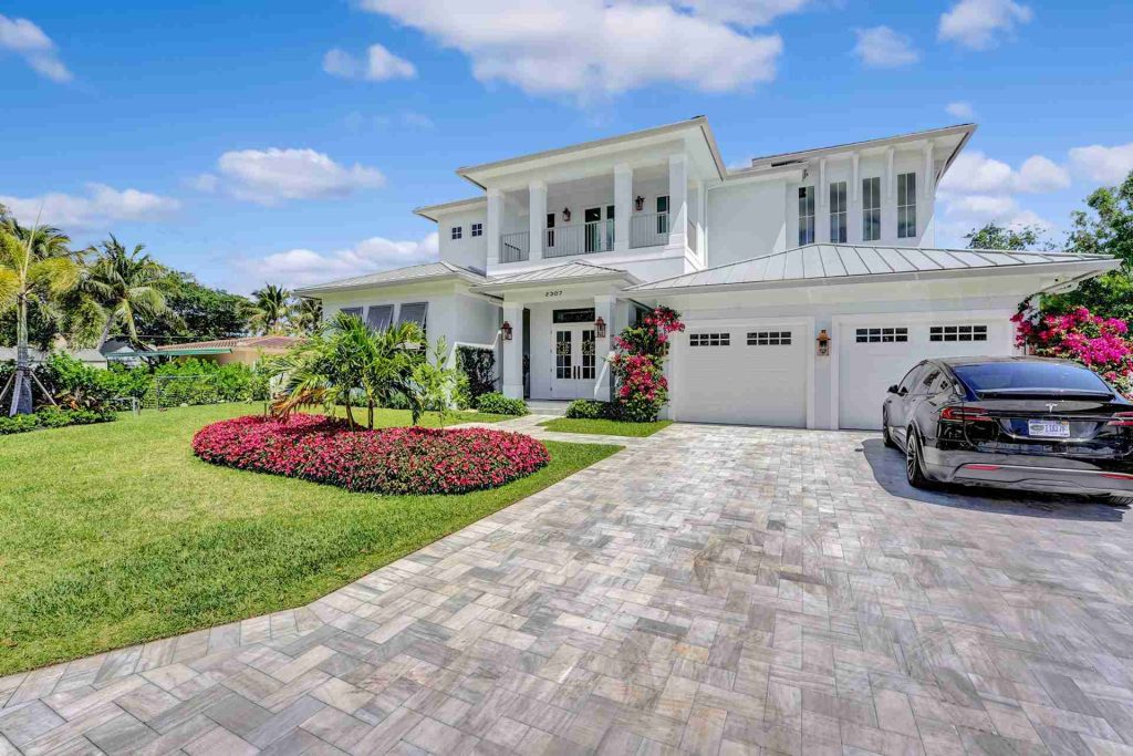 Spanish Tr, Delray Beach — 4-bed, 3.5-bath custom waterfront home by Beachfront Builders