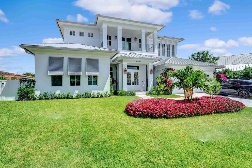 Spanish Tr, Delray Beach — 4-bed, 3.5-bath custom waterfront home by Beachfront Builders (photo 2 of 9)