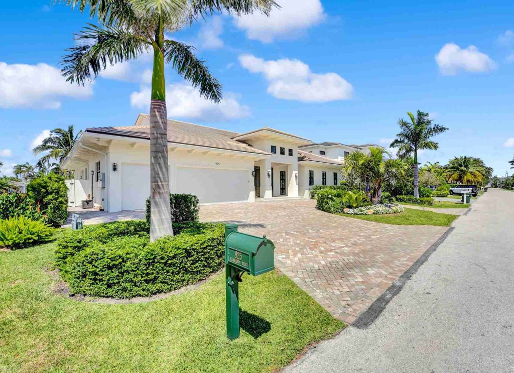 Allamanda Dr Tropic Isle, Delray Beach — 5-bed, 3.5-bath custom home by Beachfront Builders (photo 13 of 41)