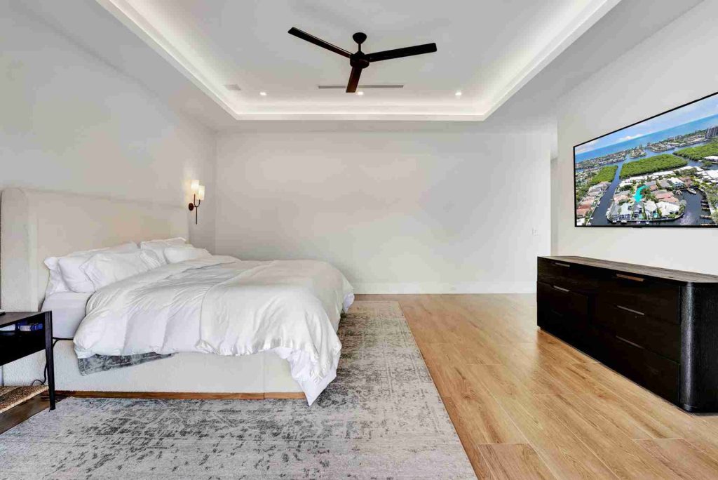 The Luxurious Lifestyle Beckons: New-Construction Paradise in Boca Marina Yacht Club, Boca Raton — 4-bed, 4.5-bath custom waterfront home by Beachfront Builders (photo 31 of 54)