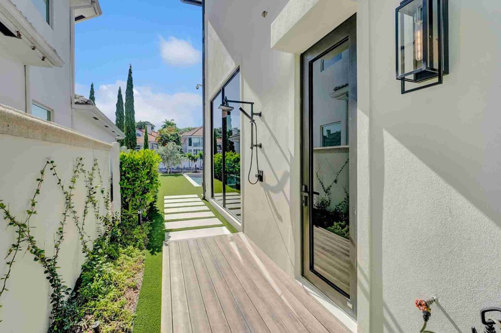 The Luxurious Lifestyle Beckons: New-Construction Paradise in Boca Marina Yacht Club, Boca Raton — 4-bed, 4.5-bath custom waterfront home by Beachfront Builders (photo 19 of 54)