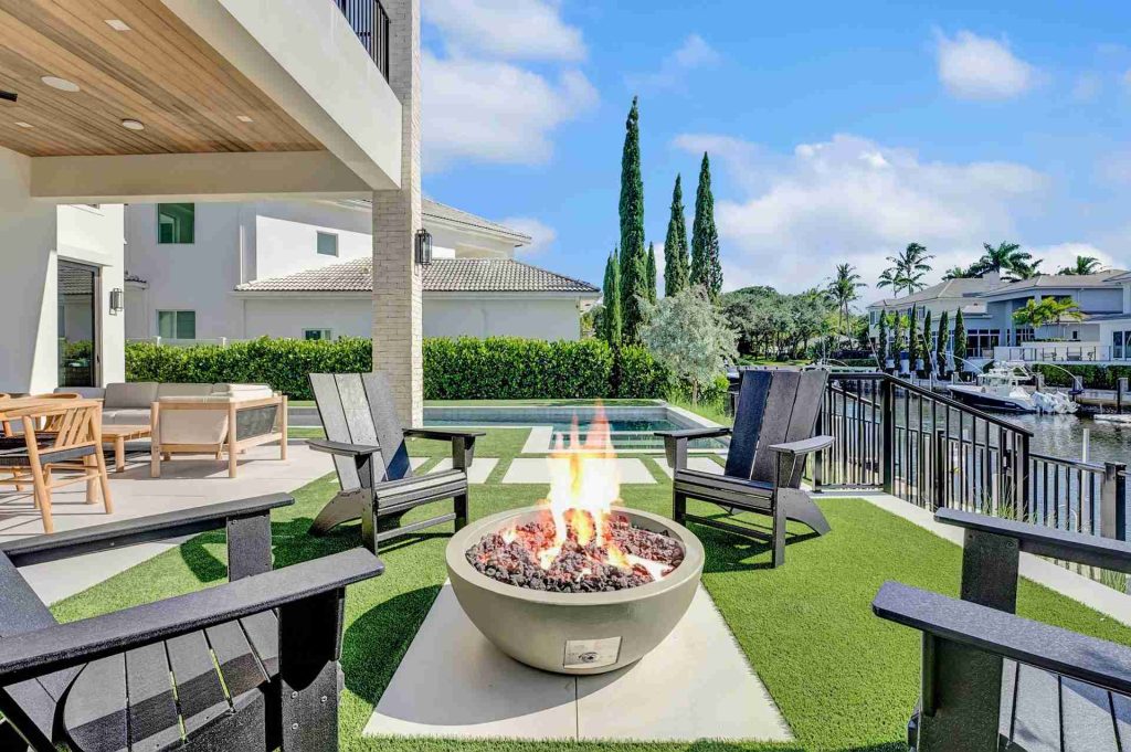 The Luxurious Lifestyle Beckons: New-Construction Paradise in Boca Marina Yacht Club, Boca Raton — 4-bed, 4.5-bath custom waterfront home by Beachfront Builders (photo 15 of 54)