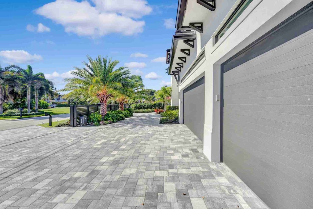 Bolender Dr. Tropic Isles, Delray Beach — 5-bed, 6.5-bath custom home by Beachfront Builders (photo 5 of 27)