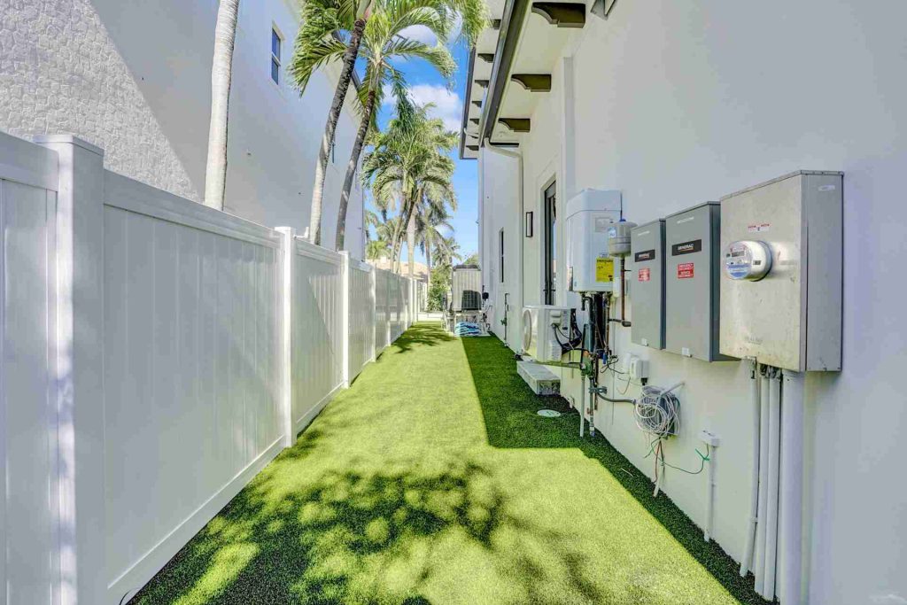 949 Banyan, Tropic Isle, Delray Beach — 4-bed, 6-bath custom waterfront home by Beachfront Builders (photo 11 of 54)