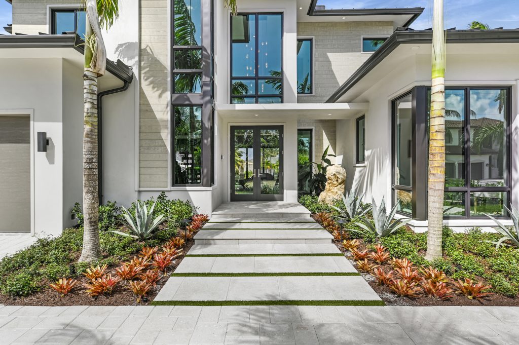 Coconut Palm Estate-Brand New Custom Build — image 1