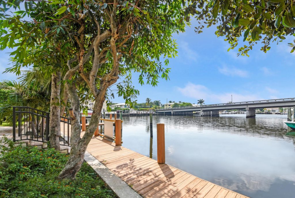 Coconut Palm Estate-Brand New Custom Build — image 4