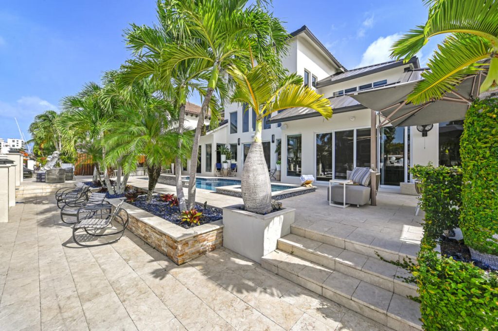 Waterfront New Build: Tropic Isle — image 5
