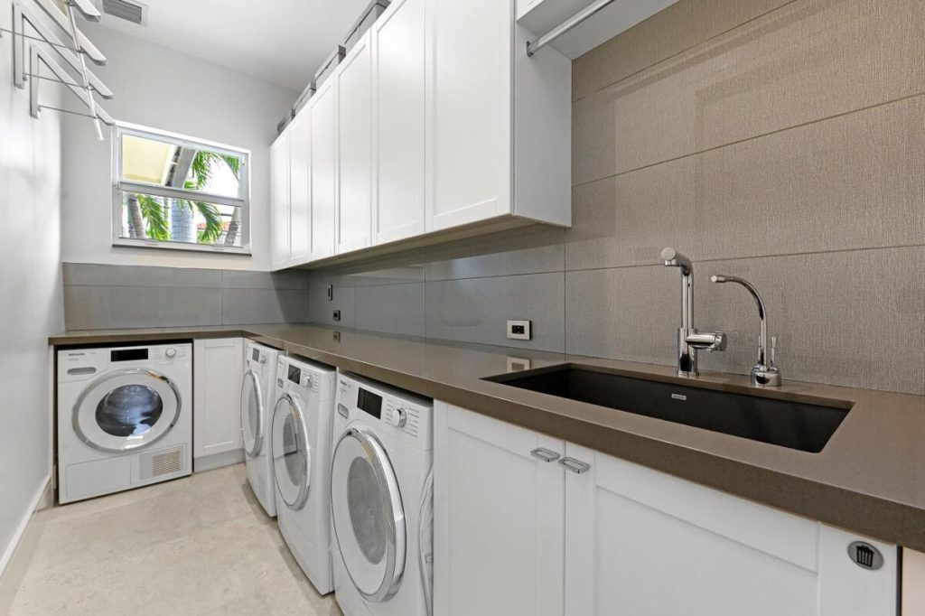 Waterfront New Build: Tropic Isle — image 27