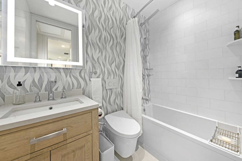 Waterfront New Build: Tropic Isle — image 30